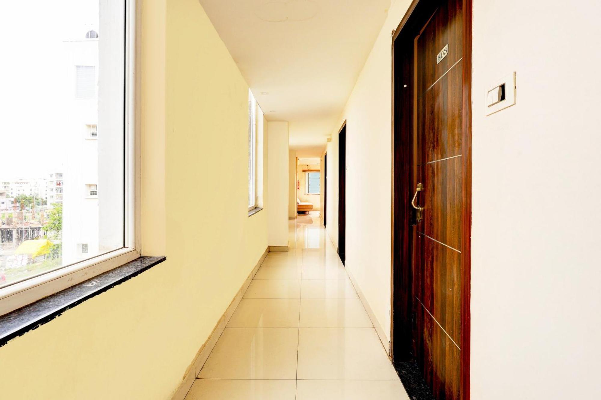 Super Hotel O Mahanadu Formerly Akshaya Bheemas Vijayawāda Εξωτερικό φωτογραφία